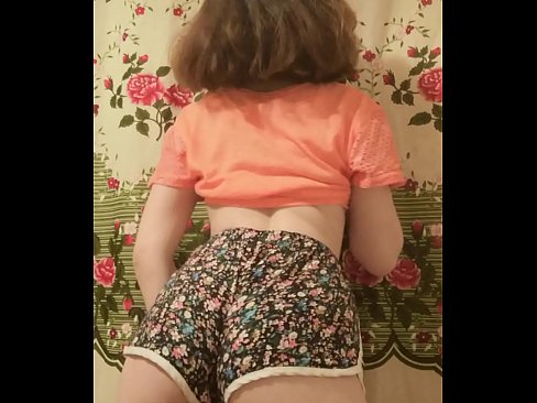 ❤️ Kynþokkafull ung stúlka klæðir sig í stuttbuxurnar á myndavélinni ❤❌ Rússneskt klám á klám is.pornado-co.ru ️❤